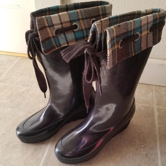Rain Boots - Picture 3 of 4